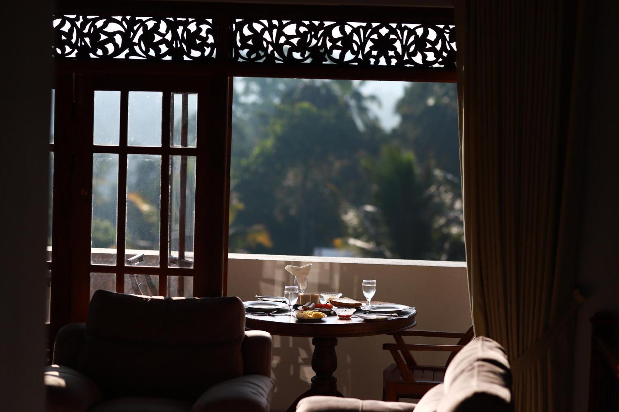 Golden Shower Inn Kandy Eksteriør billede
