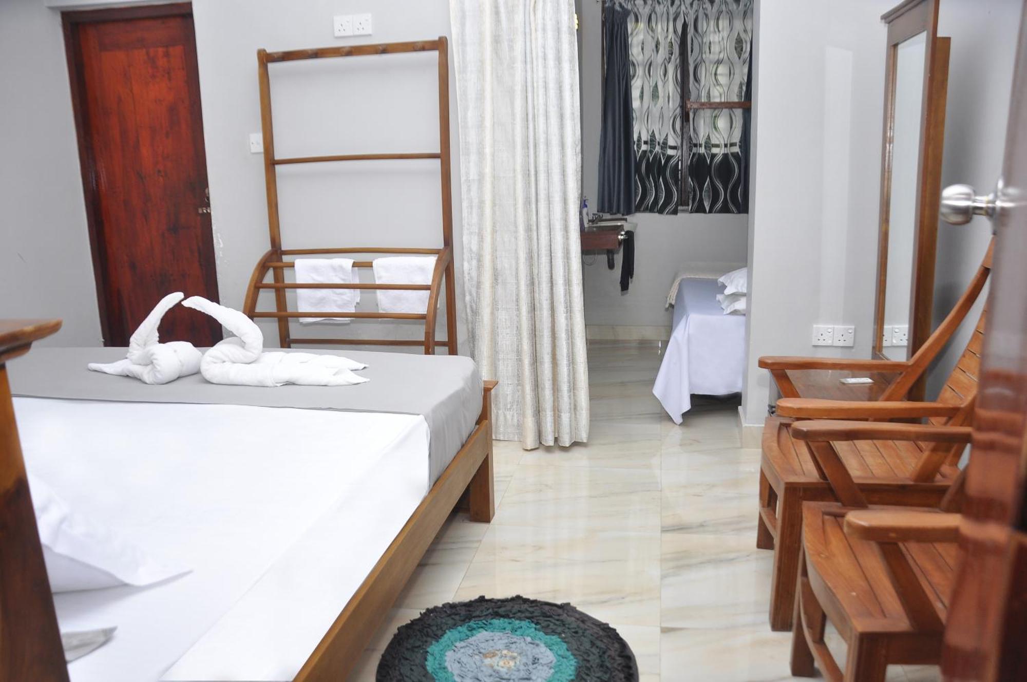 Golden Shower Inn Kandy Eksteriør billede